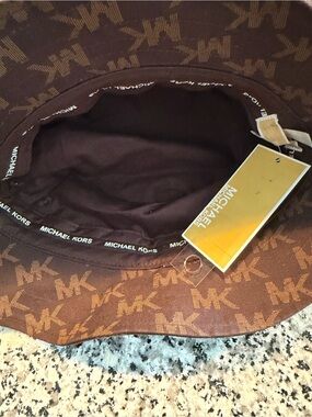 Women bucket hat